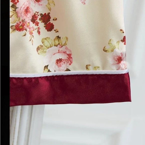 3 pieces of floral satin pajama - Picture 6 of 8